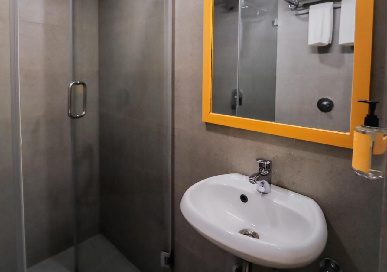 Bloom Hotel - Worli South Mumbai Exterior photo
